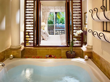 MASTER SUITE ROYAL SERVICE ONE BEDROOM